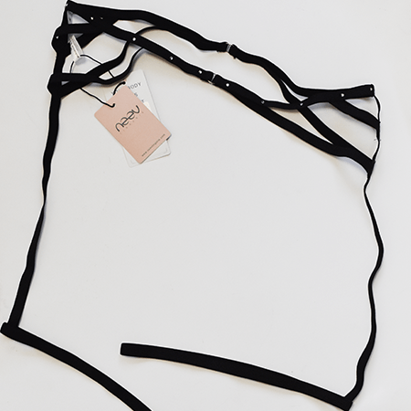 Garter detail1